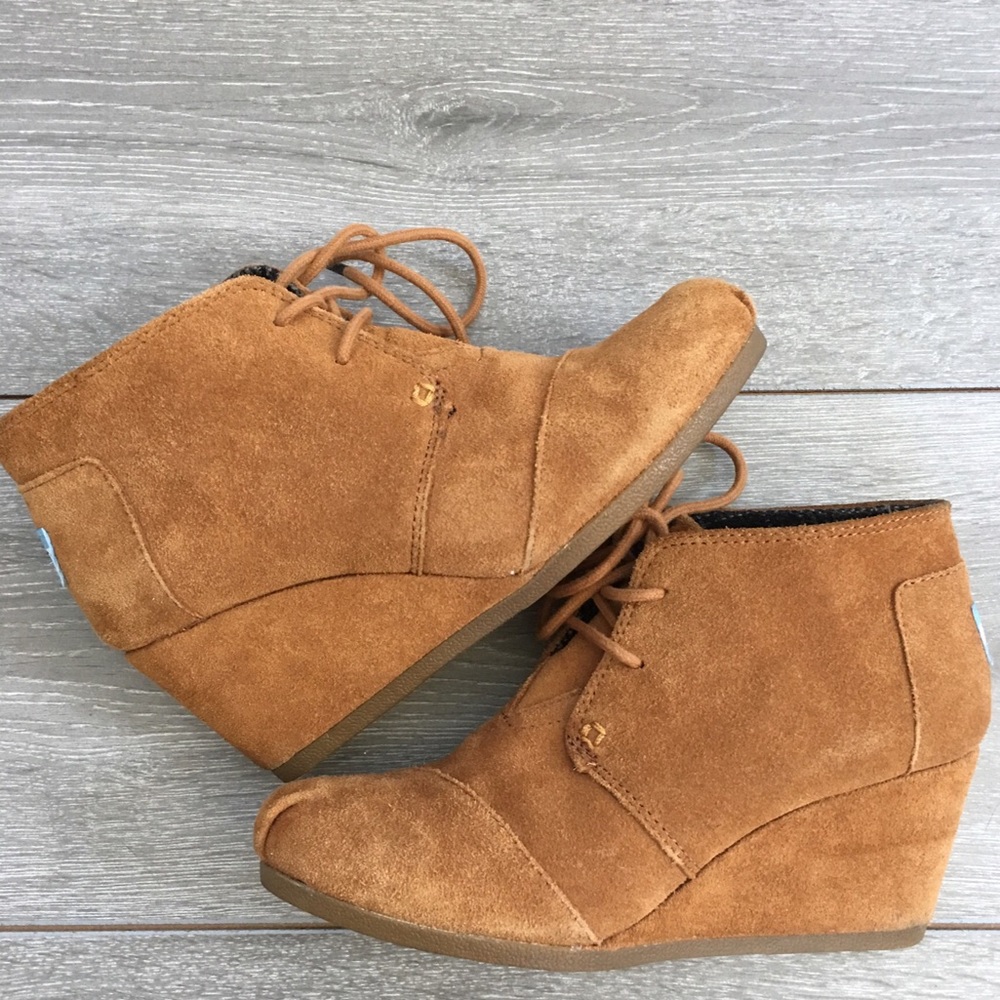 TOMs  “Desert suede” booties